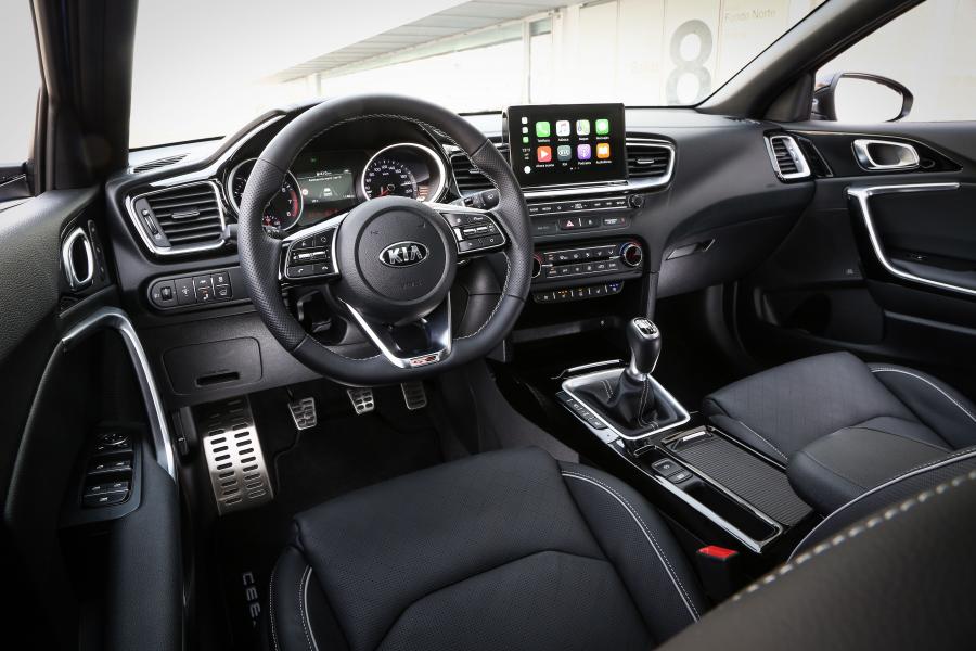 Торпедо Kia Ceed GT Line Sportswagon 2018 года  (WW) (фото 27 из 30)
